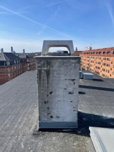 montering af ny skorstensafdækning og skorstenstag 3