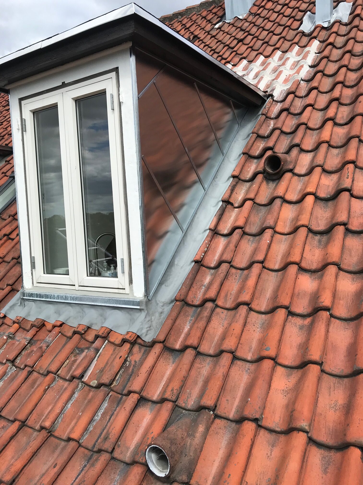 montering af ny zinkbeklædning på kvist, samt overstrygning 1 (1)